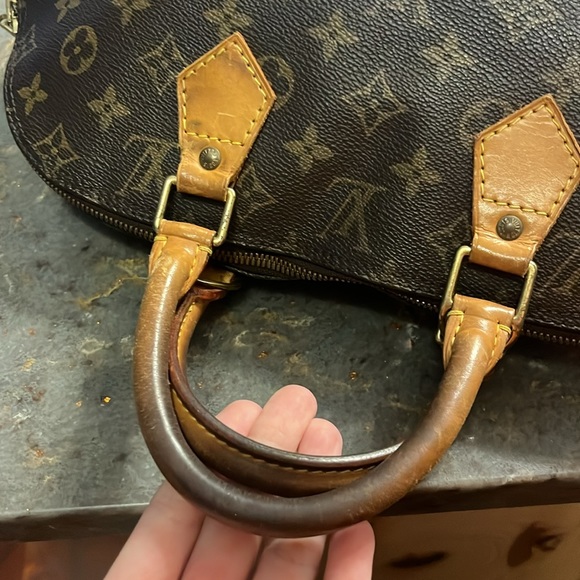 Louis Vuitton Alma with cross body d ring options - Picture 2 of 15